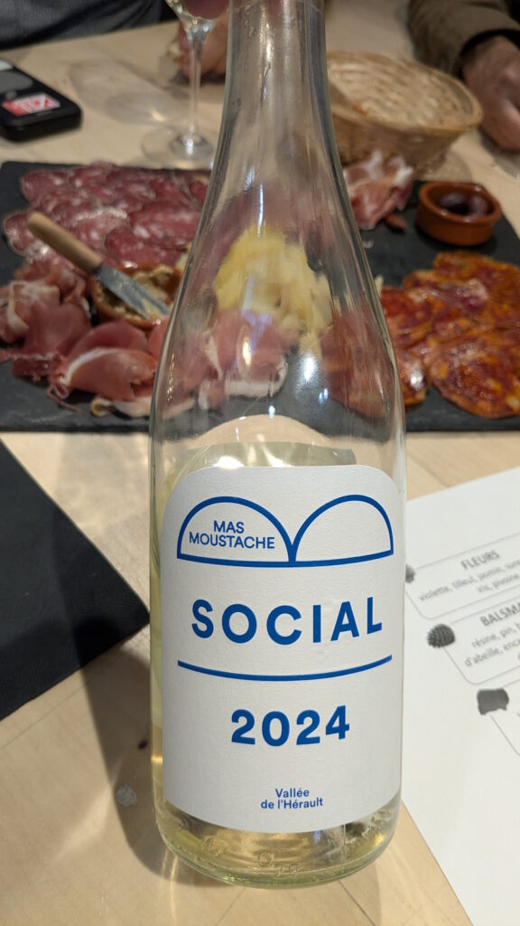 02 Social (2024) - Mas Moustache